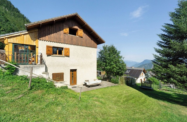 Chalet 'Vernay' with Mountain View, Private Terrace and Air Conditioning