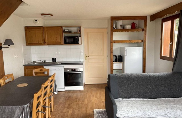 Chalet, view mountain, swimming pool, terrace, parking, tv, ski locker, 55m², La Joue du Loup