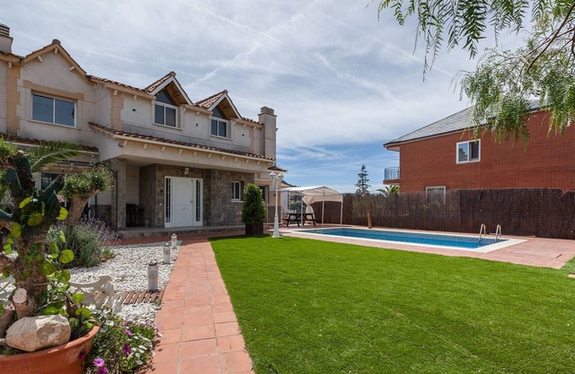 Chalet 'Villa Vacaciones' with Private Pool, Wi-Fi and Air Conditioning