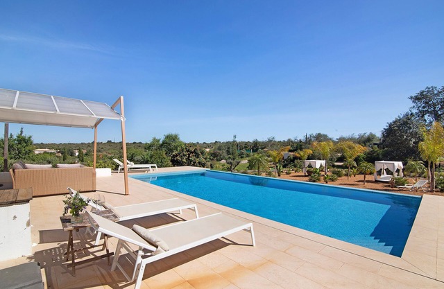 Chalet 'Villa Das Alfarrobas Eco Cabin' with Shared Pool, Wi-Fi and Air Conditioning