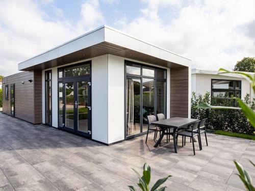Chalet with Pond View in Gelderland