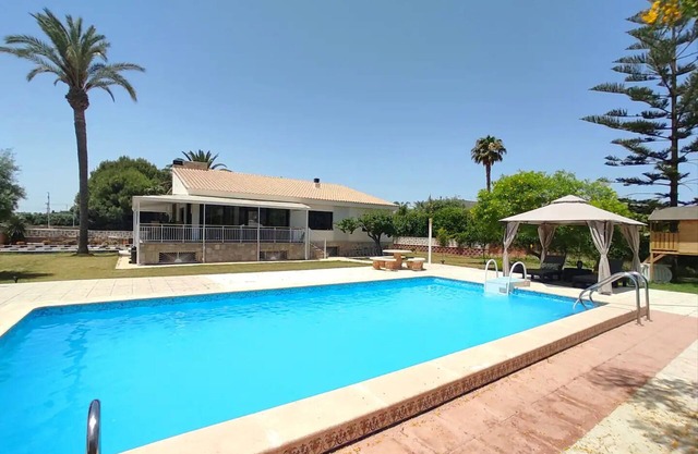 Chalet with private pool, 700m Playa San Juan and Playa Muchavista