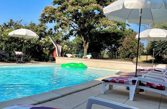 Chalet with swimming pool. Magnificent view!