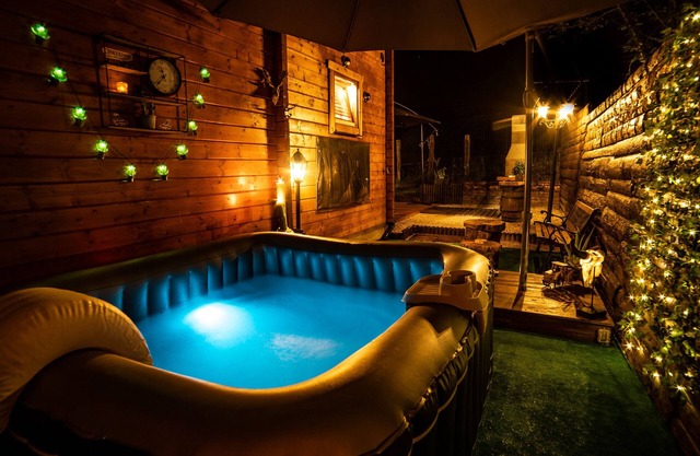 Chalet 'Wyoming Lodge Luxe - Spa' with Lake View, Wi-Fi and Air Conditioning