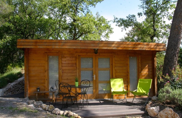 Chalet Zen Sous les Arbres, Parc Avec une Grande Piscine