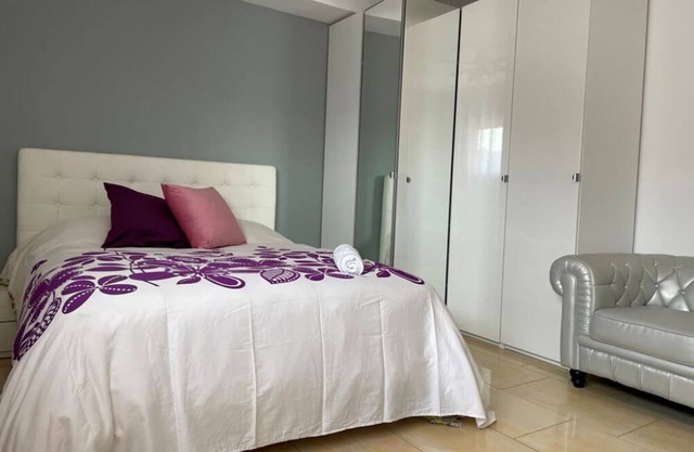Chambre à 30 Minutes de Barcelone Avec Salle de Bain et Piscine Partagées