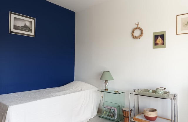 Chambre Décorée Avec Charme et Romantisme. Calme et Repos Assurés