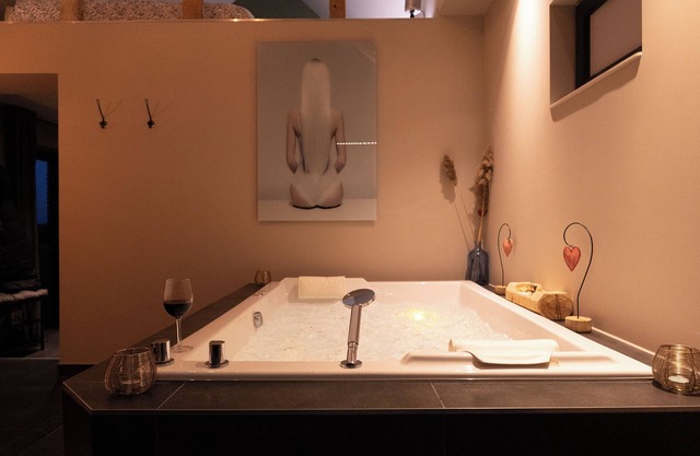 Chambre d'hôte with private spa, whirlpool bath and infrared sauna