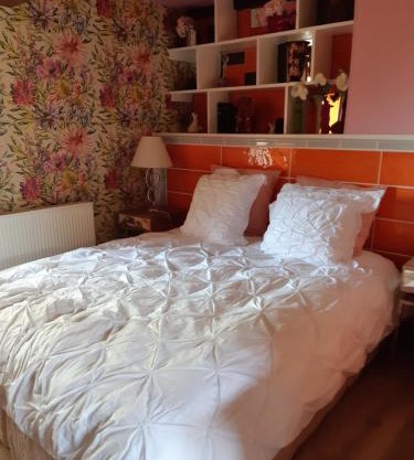 Chambre familiale avec piscine chauffée et jacuzzi