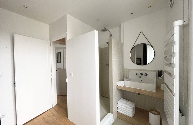 Chambre Familiale Avec Salle de Bains Privative à 10 Minutes de Disneyland Paris