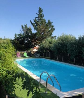 Chambre ou Studio dans Maison avec piscine