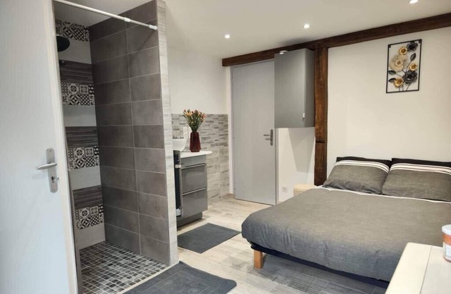 Chambre Privée Tout Confort Dans la Campagne Auvergnate, à Proximité du PAL