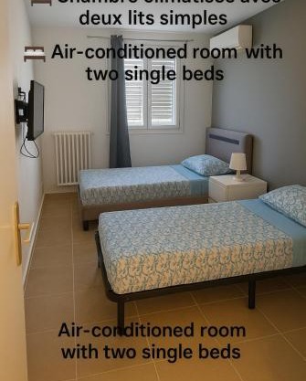 Chambre privative rénové 2024, climatisation, tramway sur place , 12 min centre, 16 min plage, aperçu latéral mer, 2 wc avec 2 salle de bain, private room renovated 2024, air-conditioned , tram on spot, 2 toilets and 2 bathrooms