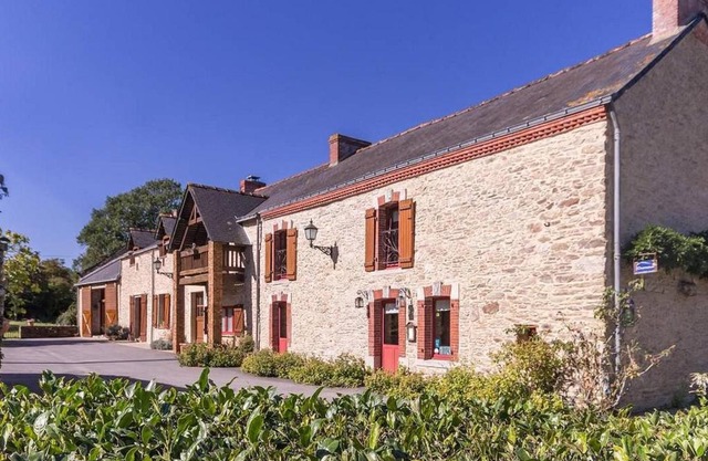 Chambre rustique avec lit king-size, salle de bains privée et petit-déjeuner près de Nantes. - FR-1-306-1250