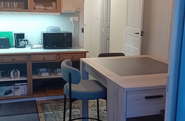 Chambre2 privée Cosy et Fonctionnelle Haute Gamme Vue sur Château +Jardin Patio.