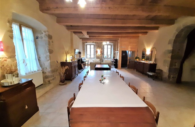 Chambres D'hôtes, Avec Jardin, Dans une Bâtisse de Caractère en Pierre et Bois