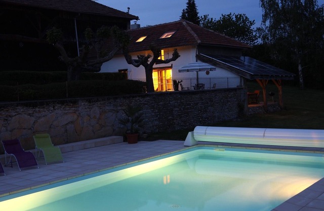 Character Cottage Magnificent Views Of The Pyrenees, 10x5m Pool, Adults only