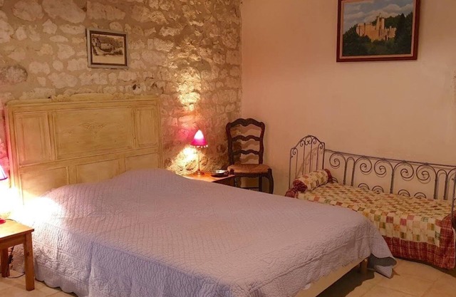 Character house with private pool. Sleeps 10 in the Lot valley.