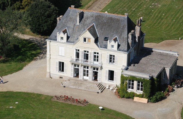 Character house early 19th, charm and comfort, with swimming pool, near the sea
