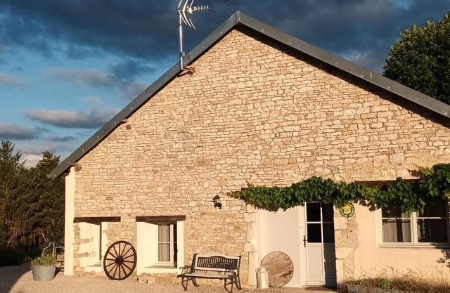 Character house in Gy with parking and Wifi
