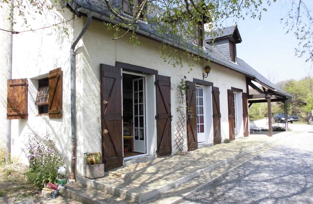 Character house with panoramic view of the mountains in a quiet serene