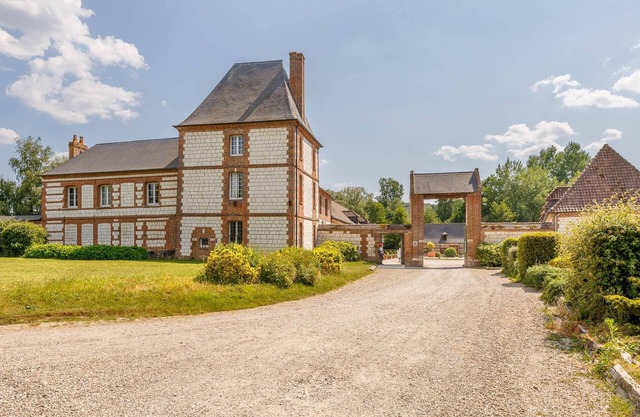 Character property - La Tour