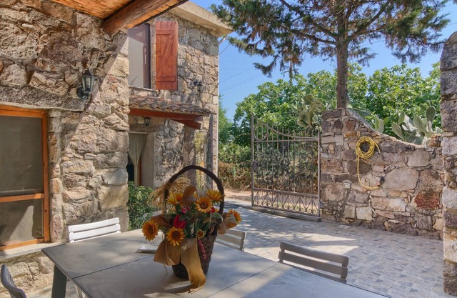 Character stone house "Villetta in Pietra" with terrace and barbecue