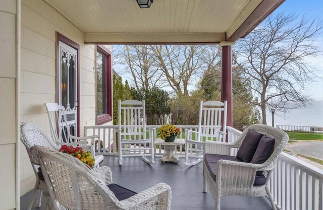 Charlevoix Lakeview Home - Sleeps 25!