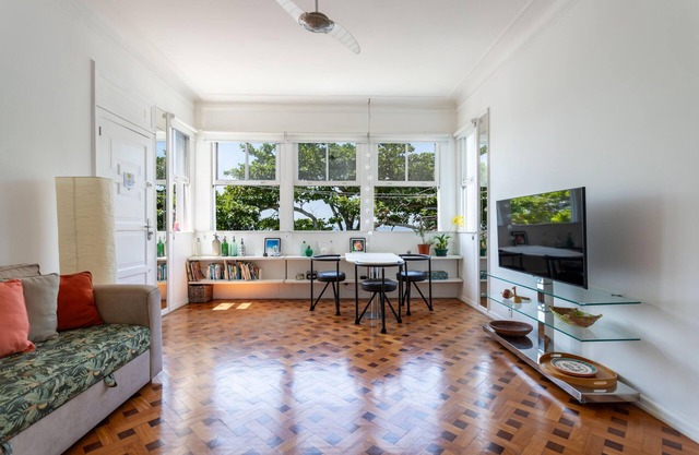 Charm in Urca | 2 pax | JLA301