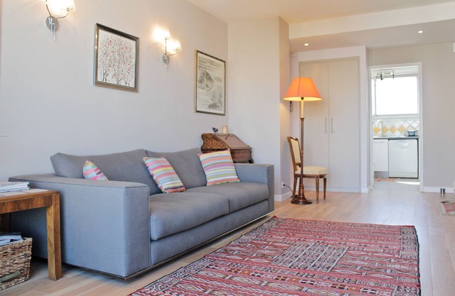 Charm, quietness, beach, city, ideal location and 5 minutes from motorways