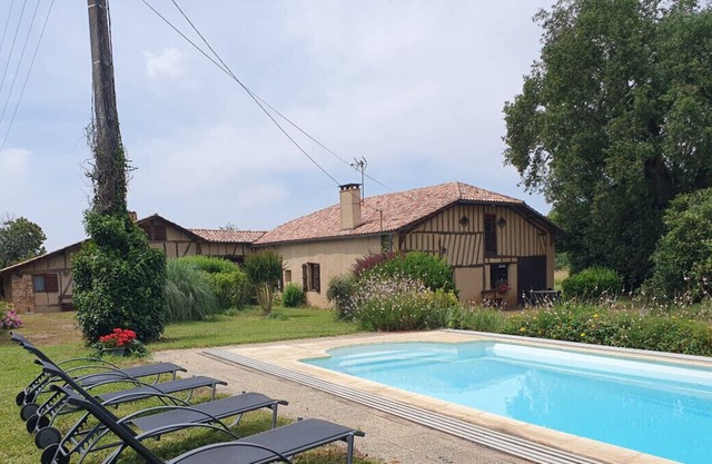 Charmant Gîte de Campagne Isolé Avec Piscine