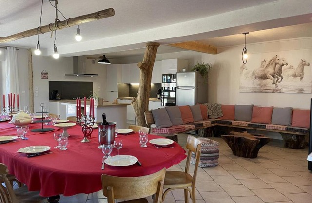 Charmant Gîte Familial avec Piscine, Jardin et Aire de Jeux - Capacité 15 Pers, Blomard - FR-1-489-353