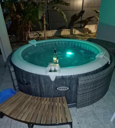 charmante Villa avec Jacuzzi, jardin et BBQ