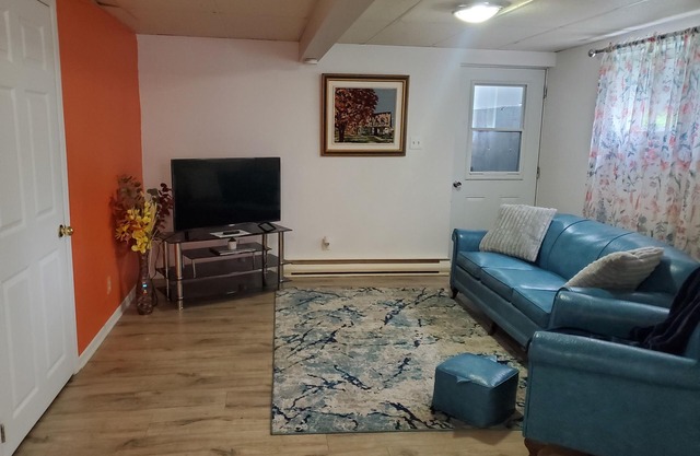 Charming little 3 and 1/2 located close to everything