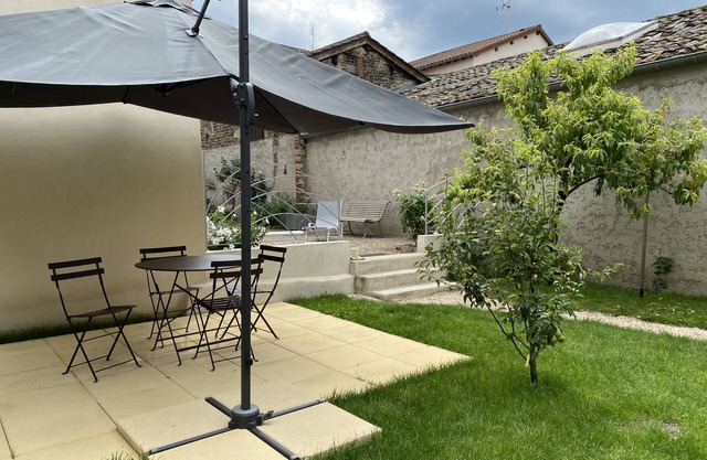Charming 3-star and 3 épis gîte in Belleville-en-Beaujolais.
