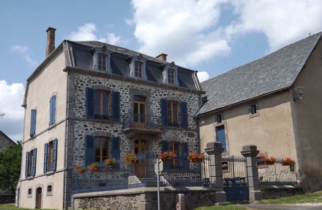 Charming 5-Bedroom House near Super-Lioran - Ski, Hike, Relax!