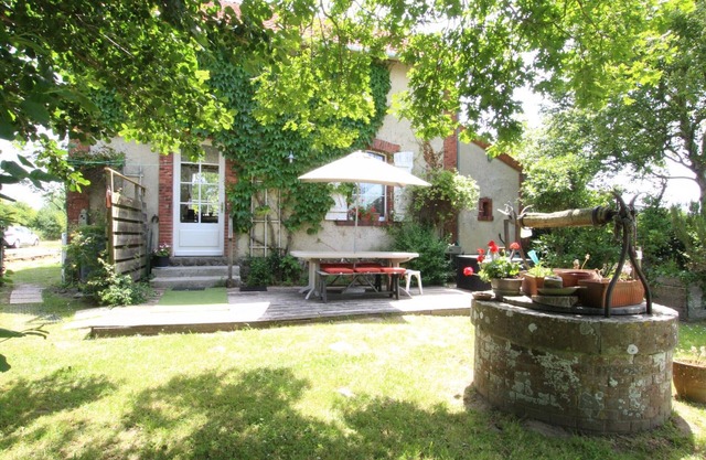 Charming Historic House with Garden, Near Beach and Golf in Saint-Jean-de-la-Rivière
