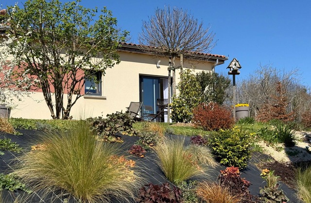 Charming house with view of Excideuil, peaceful