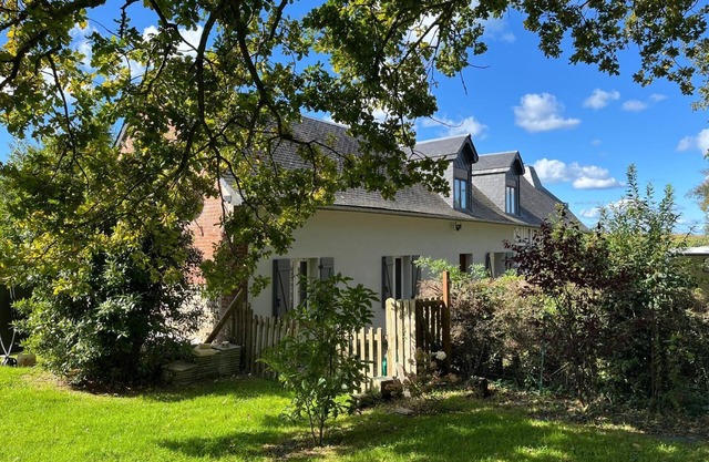 Charming and spacious restored farmhouse, 15 min walk from the beach!