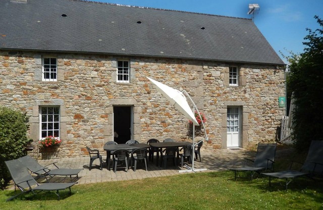 Charming Cottage with Fireplace, Enclosed Garden, near Cherbourg