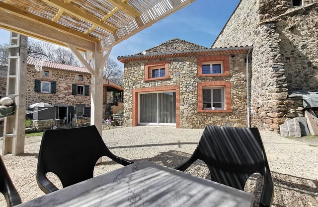 Charming Retreat with Sauna and Terrace in Peaceful Hamaulet