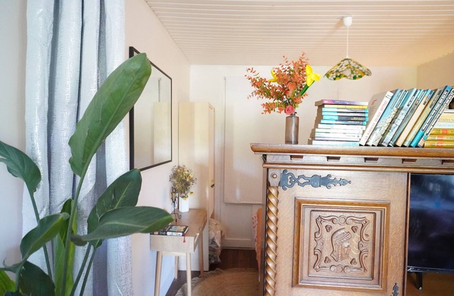 Charming 1-bedroom house in Jouy-le-Moutier near Paris and a Leisure Island
