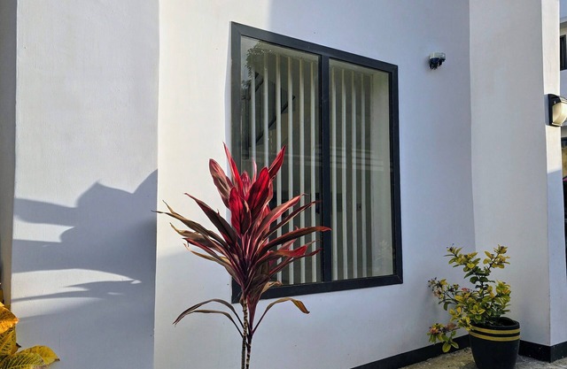 Charming 1-bedroom master apt. shared in enchanting Dar es Salaam with WiFi, AC