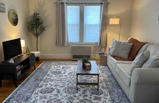 Charming 1-bedroom apartment in Brunswick with AC, WiFi near Bowdoin College