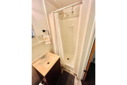 Charming 1-Bedroom Apartment in Great Neighborhood