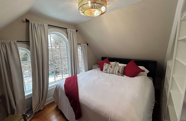 Charming 1-bedroom apartment in Old Town Warrenton, walkable to Main Street