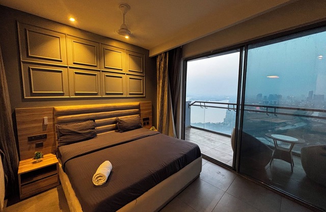 Charming 1-bedroom apartment with AC, WiFi in enchanting Noida