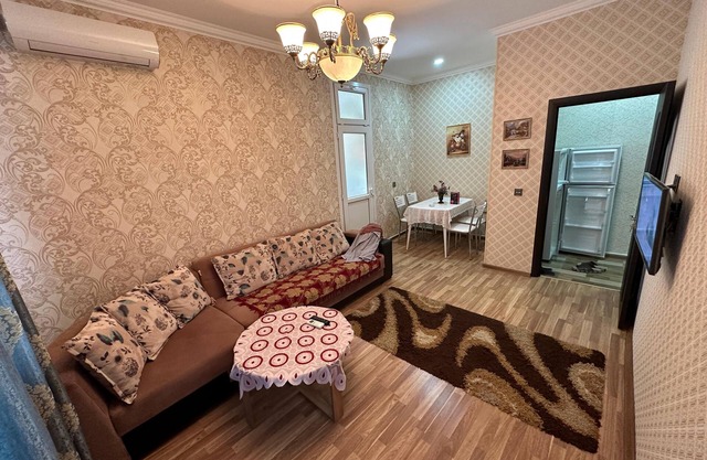Charming 1-bedroom apartment in Bakı with AC