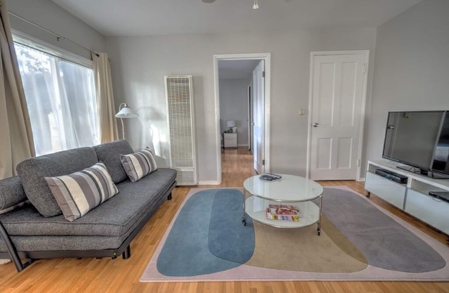 Charming 1-bedroom bungalow located in the heart of Pasadena.