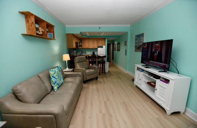 Charming 1-bedroom condo sleeps 6 in Hatteras with WiFi, AC, Pool ,walk to Beach
